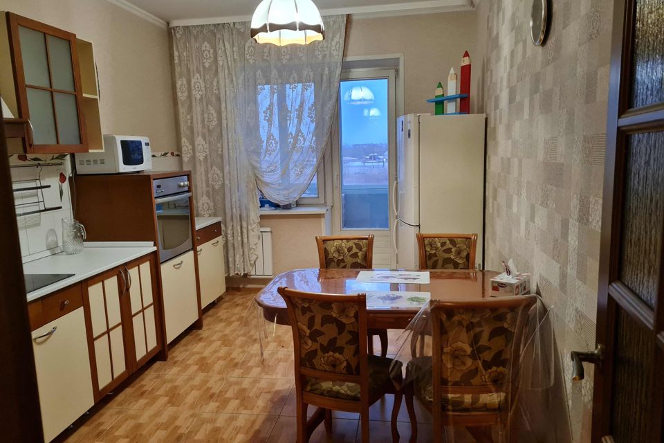 Сдаётся 3-комнатная квартира, 98 м²