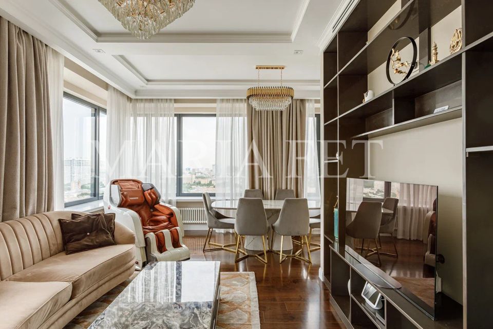 Продаётся 4-комнатная квартира, 130 м²