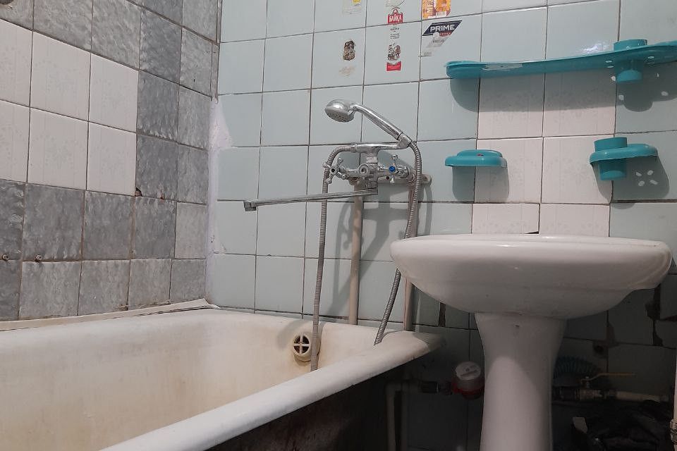 Продаётся 4-комнатная квартира, 57 м²