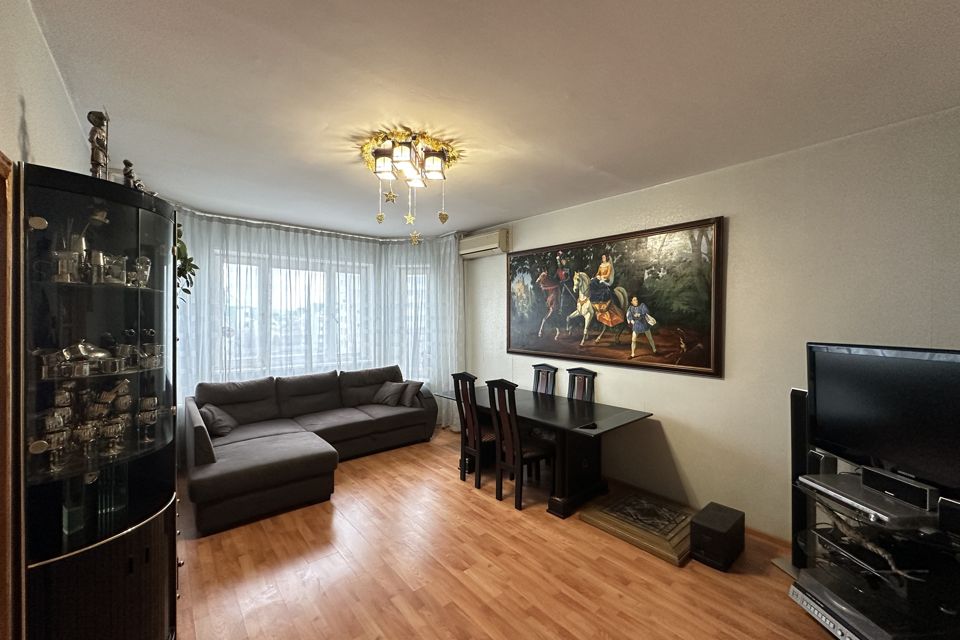 Продаётся 4-комнатная квартира, 90.2 м²