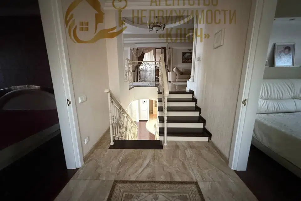 Продаётся 2-этажный дом, 210 м²