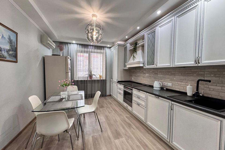 Продаётся 3-комнатная квартира, 98 м²