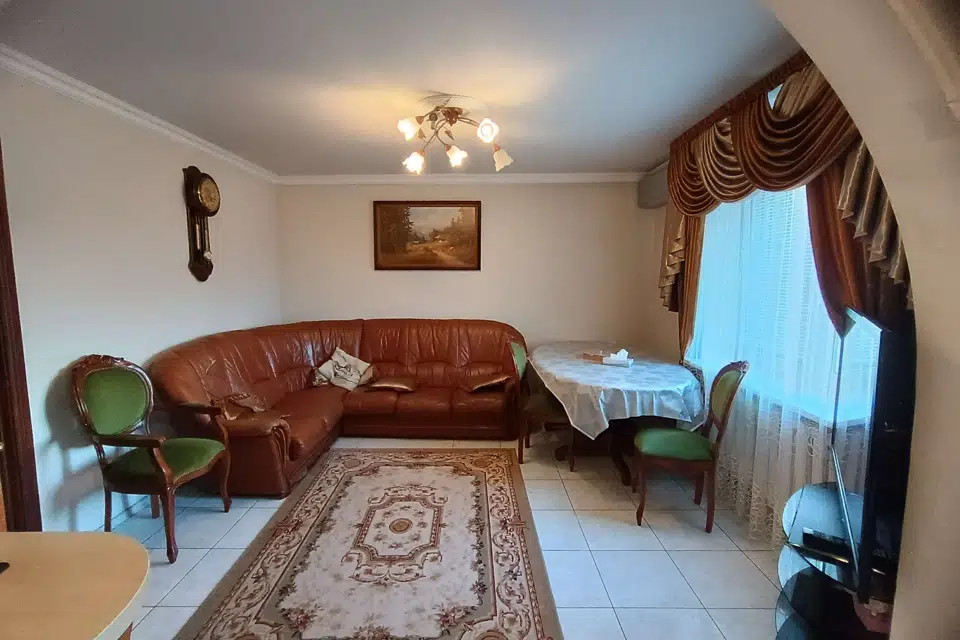 Продаётся 4-комнатная квартира, 185 м²