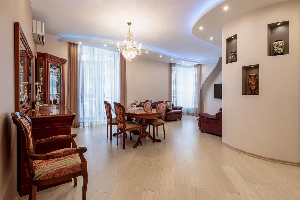 Продаётся 4-комнатная квартира, 120 м²