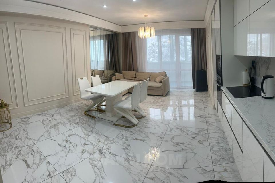 Продаётся 1-комнатная квартира, 95 м²