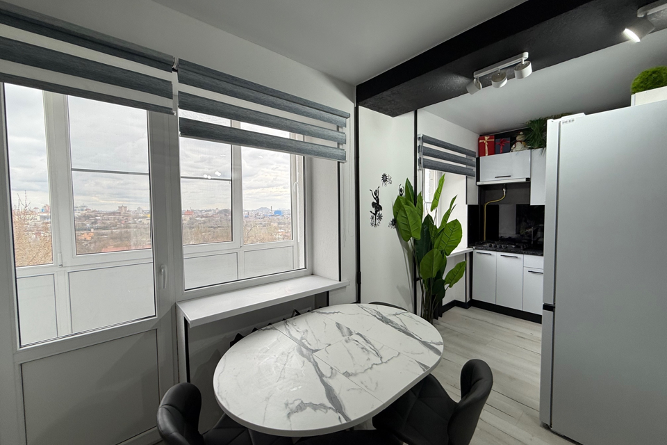Продаётся 3-комнатная квартира, 56 м²