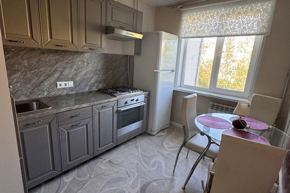 Продаётся 4-комнатная квартира, 77 м²