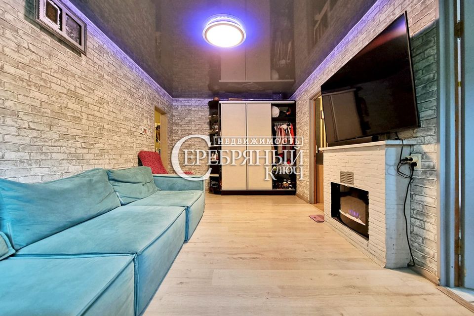 Продаётся 4-комнатная квартира, 61.8 м²