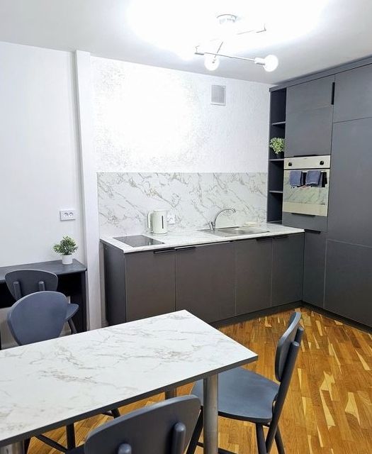 Продаётся 1-комнатная квартира, 42 м²