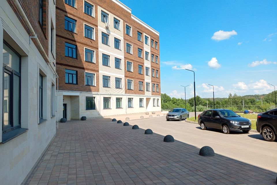 Продаётся 3-комнатная квартира, 111.8 м²