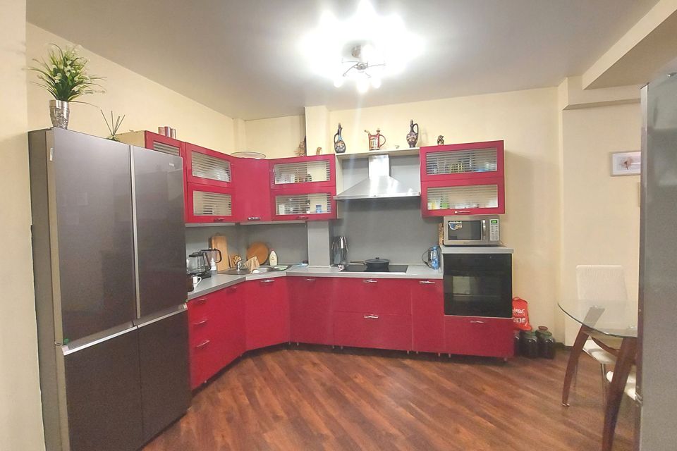 Продаётся 3-комнатная квартира, 102 м²