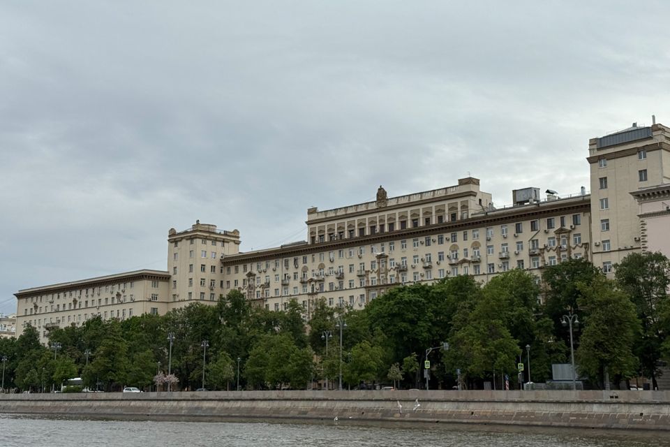 Продаётся 4-комнатная квартира, 105.8 м²