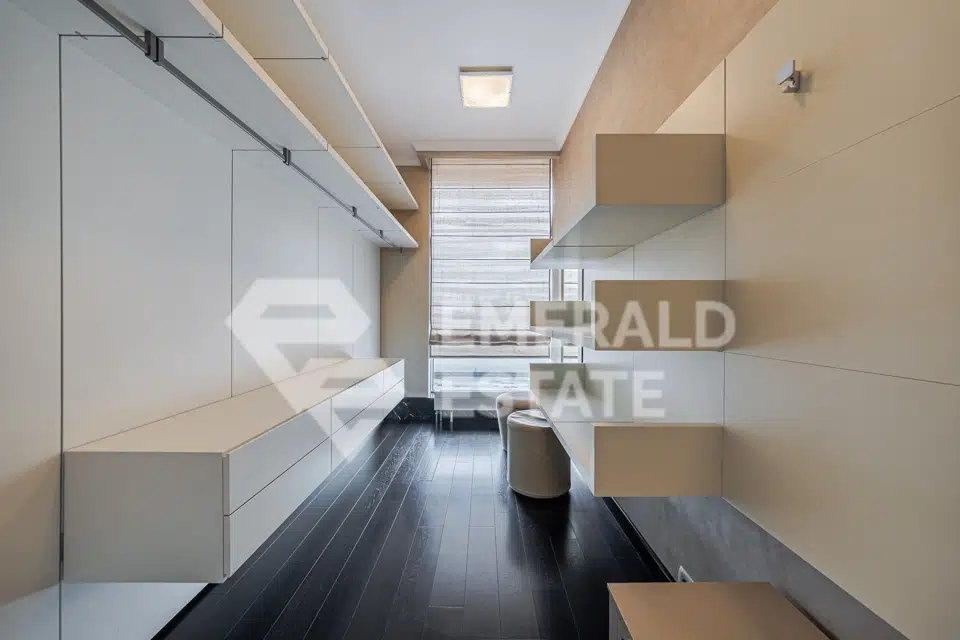 Продаётся 5-комнатная квартира, 458 м²