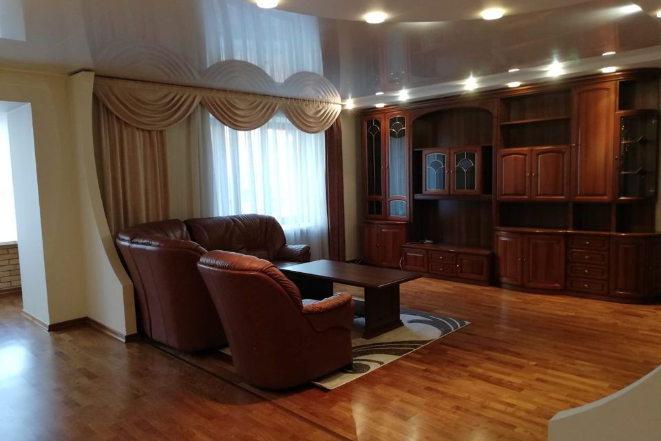 Продаётся 3-комнатная квартира, 123.2 м²