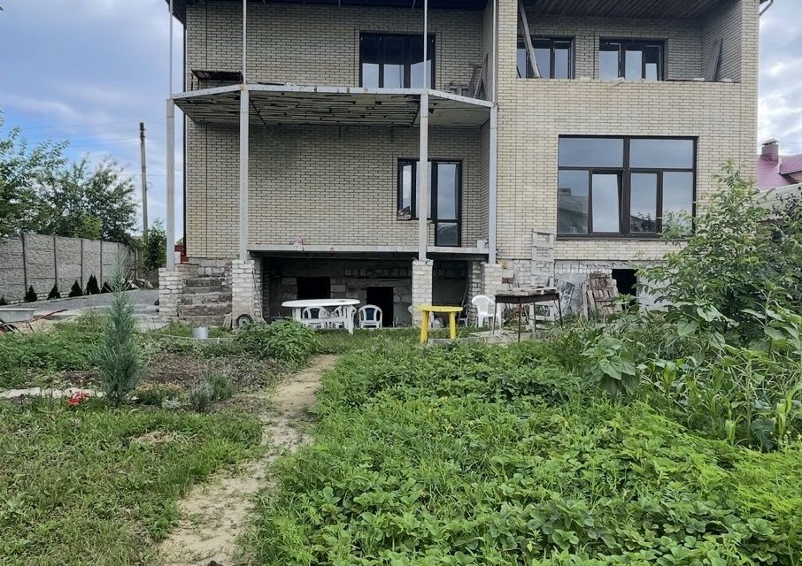 Продаётся 3-этажный дом, 450 м²