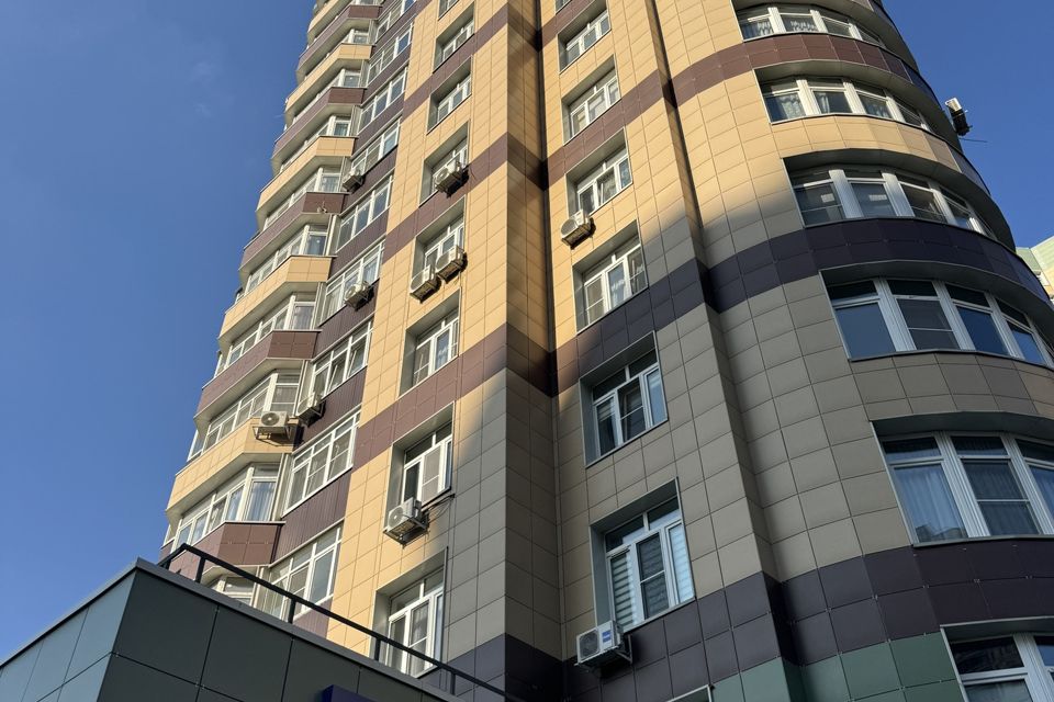 Продаётся 4-комнатная квартира, 131 м²