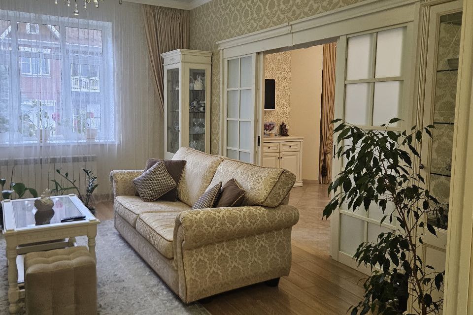 Продаётся 3-комнатная квартира, 113.6 м²