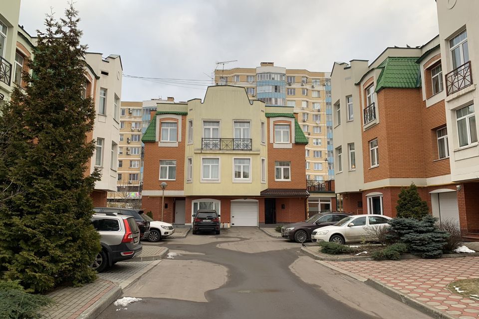 Продаётся 5-комнатная квартира, 185.4 м²