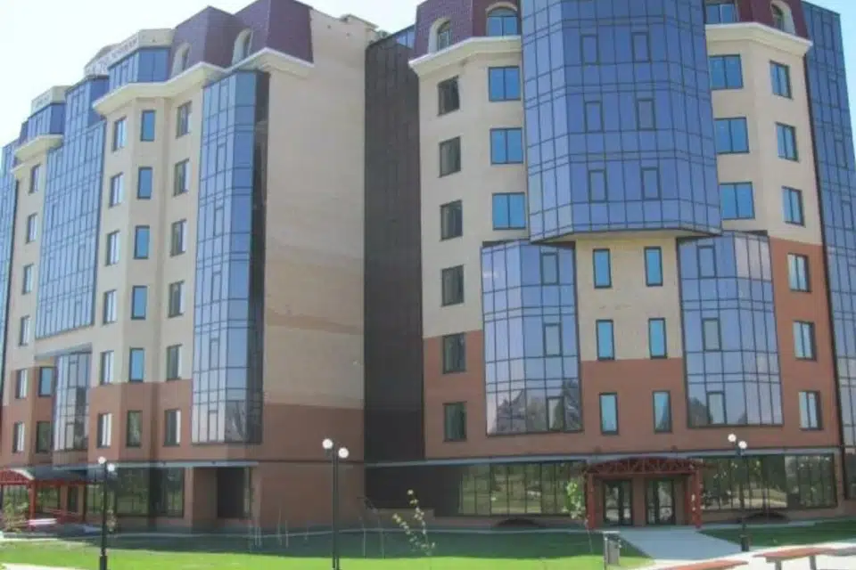 Продаётся 4-комнатная квартира, 165 м²