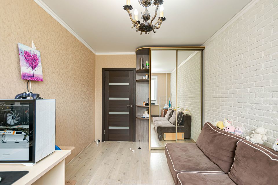 Продаётся 4-комнатная квартира, 83 м²