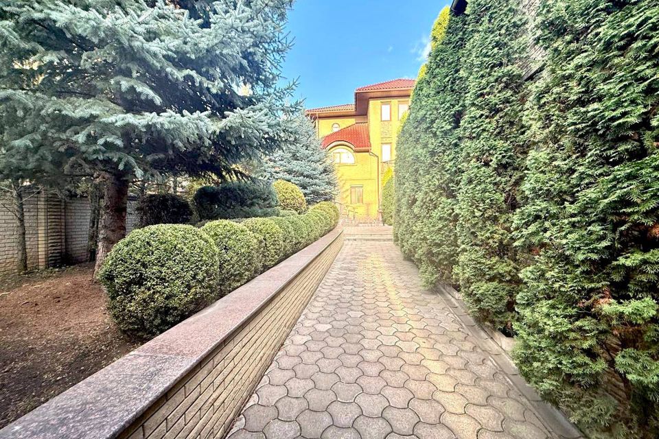 Продаётся 3-этажный дом, 360 м²