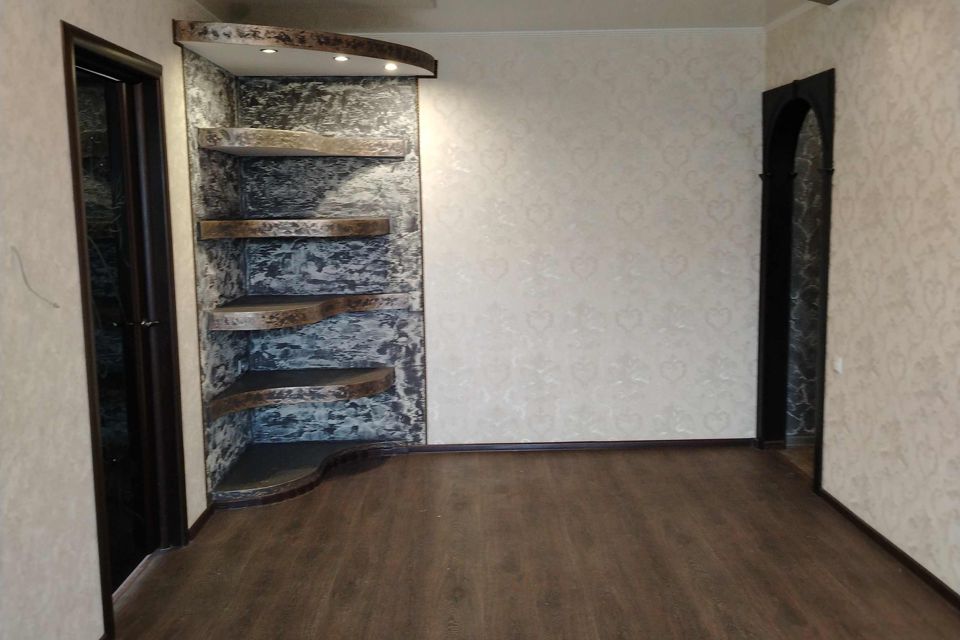 Продаётся 4-комнатная квартира, 60.3 м²