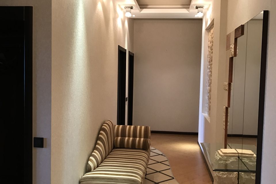 Продаётся 3-комнатная квартира, 105 м²