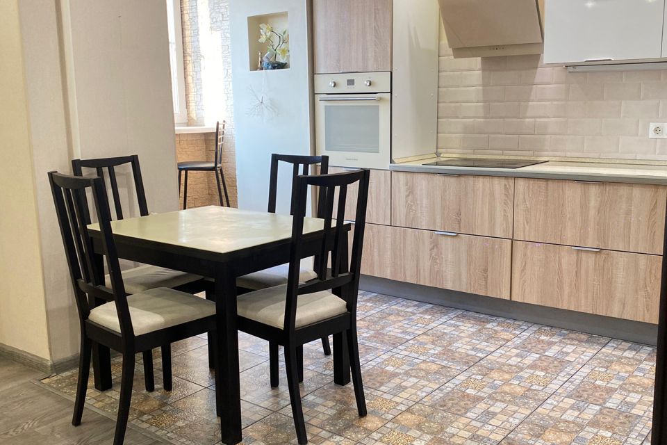 Продаётся 4-комнатная квартира, 77.9 м²