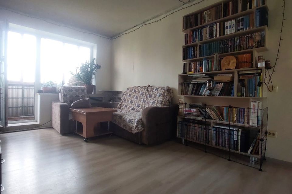 Продаётся 4-комнатная квартира, 59.8 м²