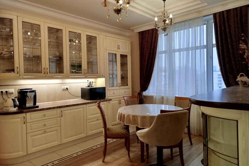 Продаётся 3-комнатная квартира, 127.5 м²