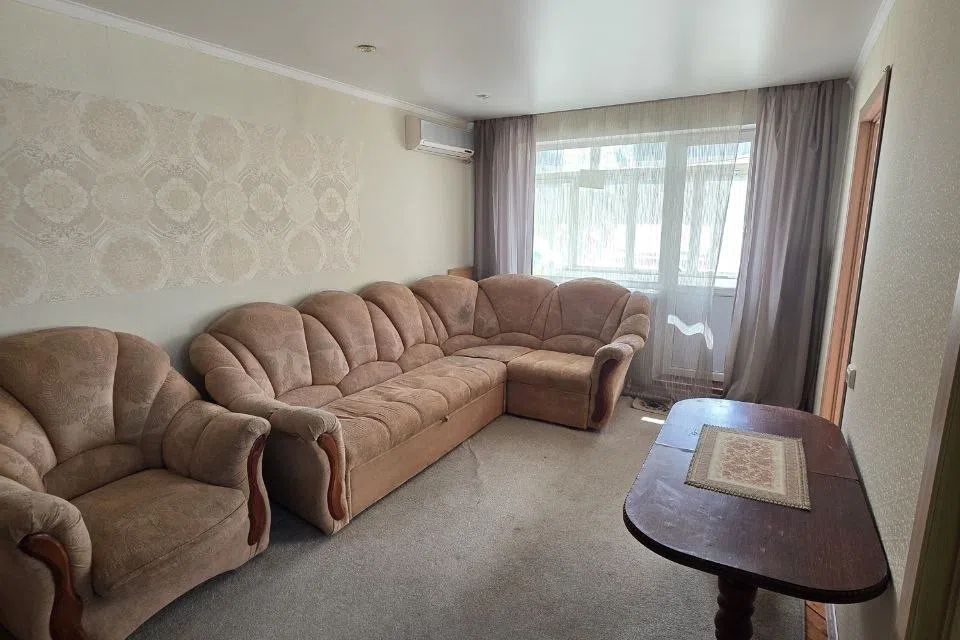 Продаётся 4-комнатная квартира, 61.5 м²