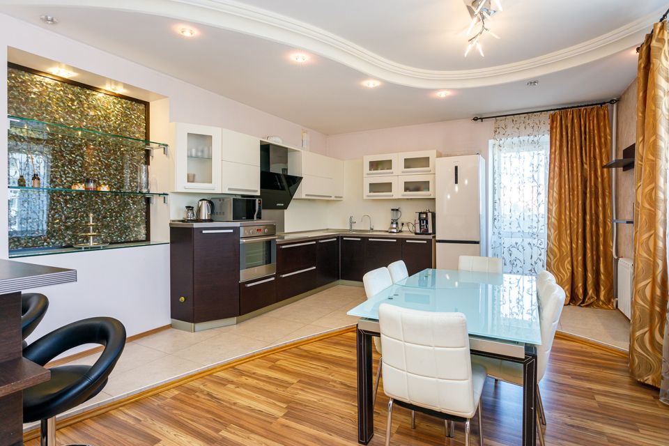 Продаётся 3-комнатная квартира, 155.4 м²