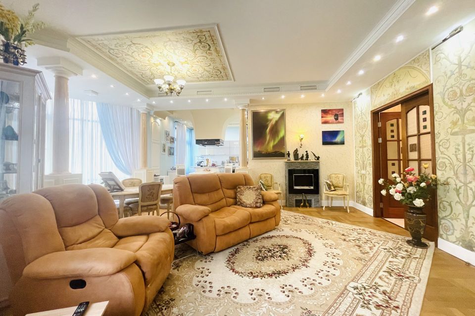 Продаётся 3-комнатная квартира, 131 м²