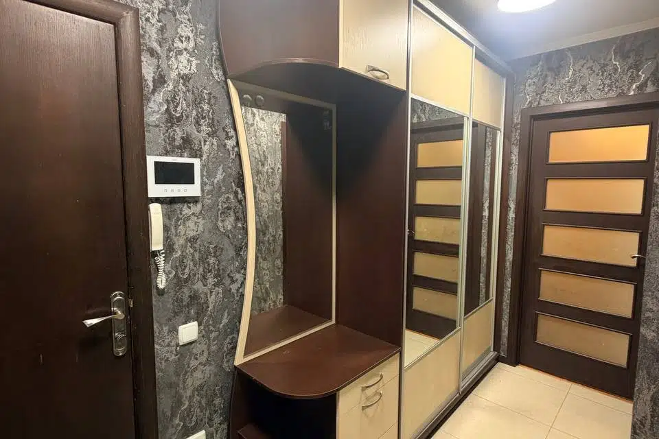 Продаётся 4-комнатная квартира, 59.9 м²