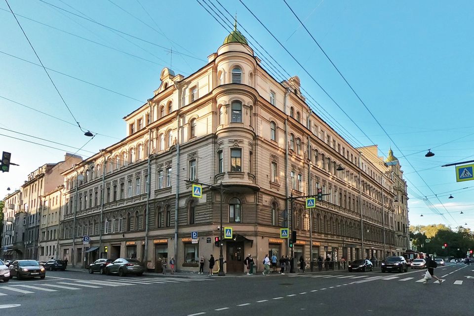 Продаётся 4-комнатная квартира, 183 м²