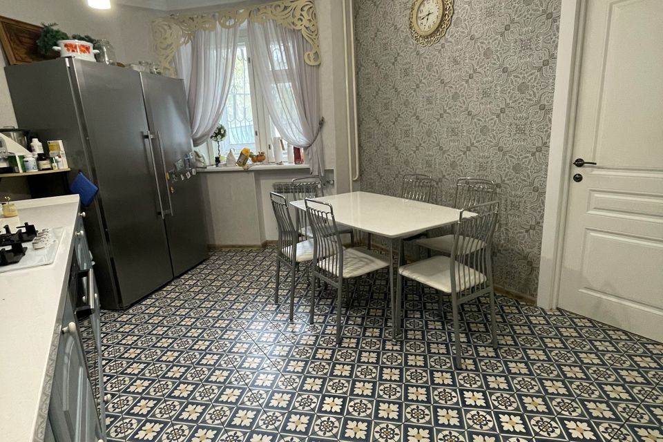 Продаётся 4-комнатная квартира, 124 м²