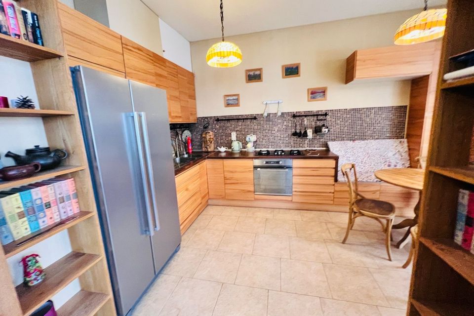 Продаётся 4-комнатная квартира, 160 м²