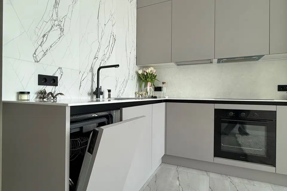 Продаётся 1-комнатная квартира, 49.7 м²