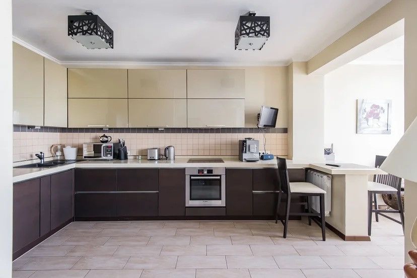 Продаётся 4-комнатная квартира, 130.5 м²