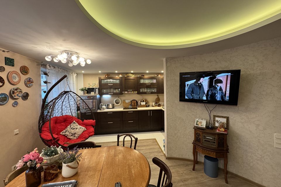 Продаётся 2-комнатная квартира, 81.7 м²