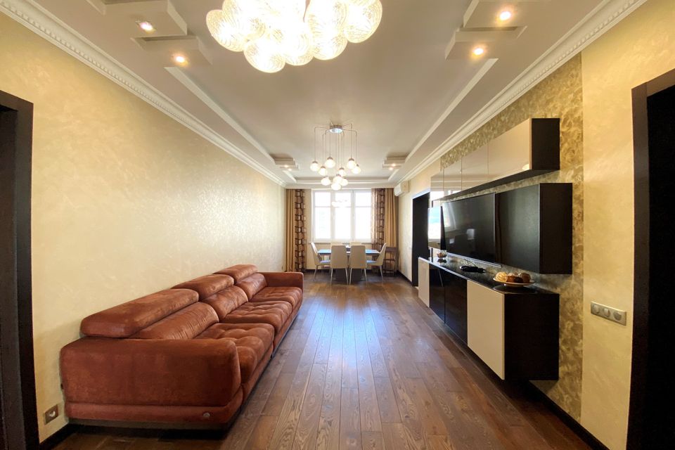Продаётся 4-комнатная квартира, 147.6 м²