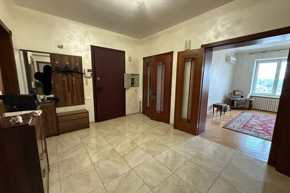 Продаётся 4-комнатная квартира, 150 м²