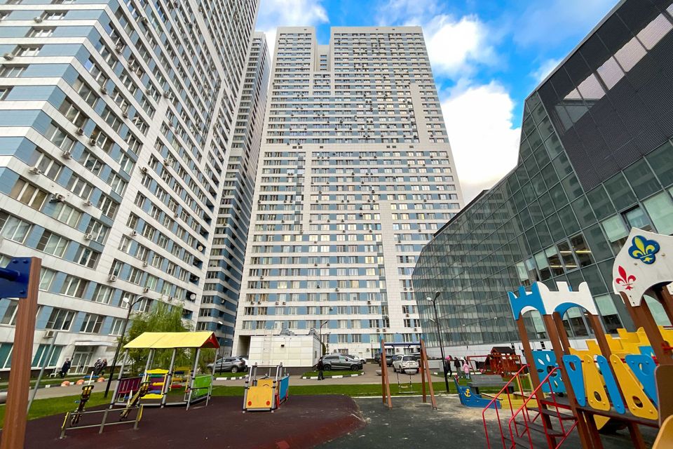 Продаётся 4-комнатная квартира, 135 м²