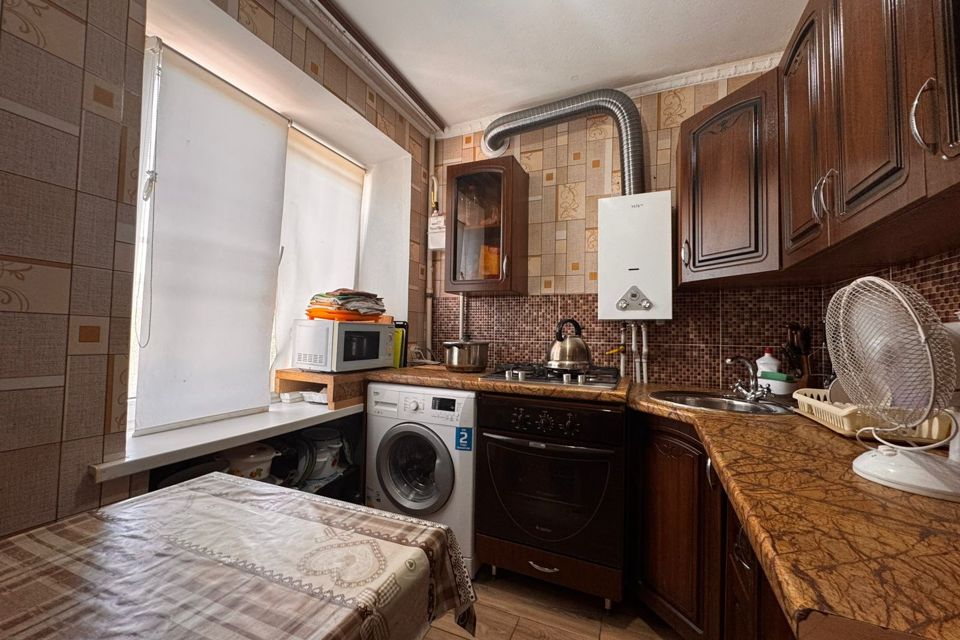 Продаётся 4-комнатная квартира, 61.6 м²