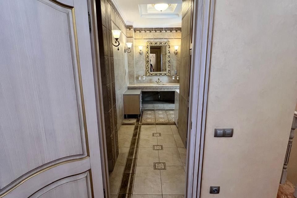 Продаётся 3-комнатная квартира, 202.3 м²