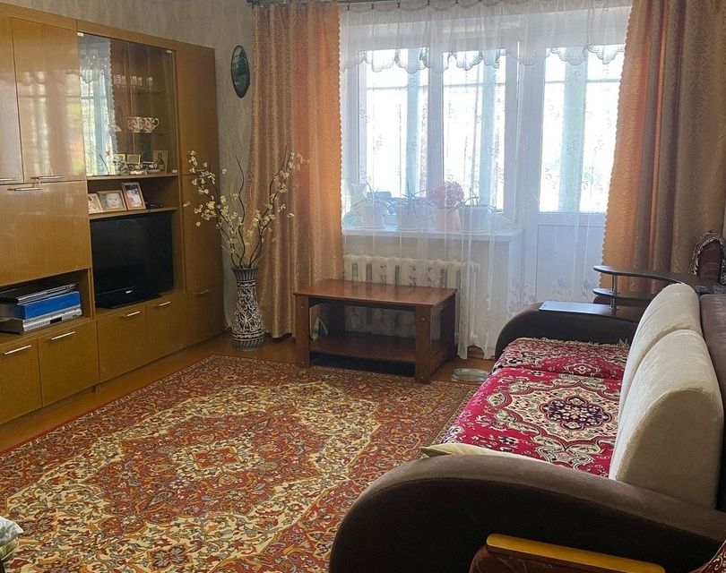 Продаётся 4-комнатная квартира, 74.4 м²