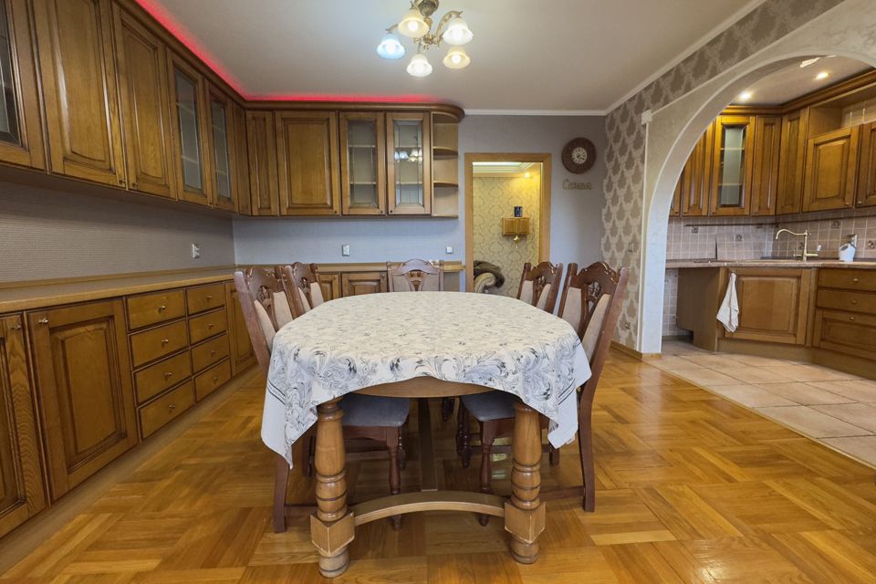 Продаётся 3-комнатная квартира, 120 м²