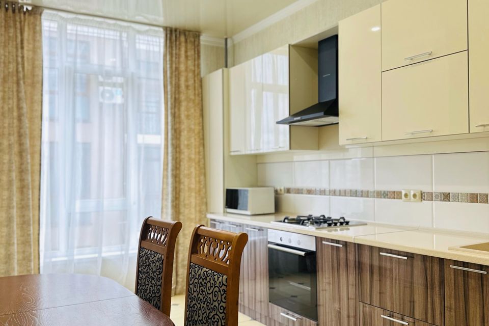 Продаётся 2-комнатная квартира, 82.1 м²