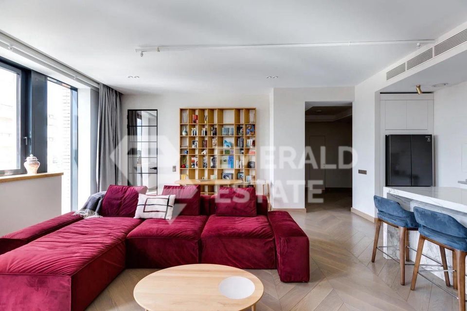 Продаётся 4-комнатная квартира, 145 м²