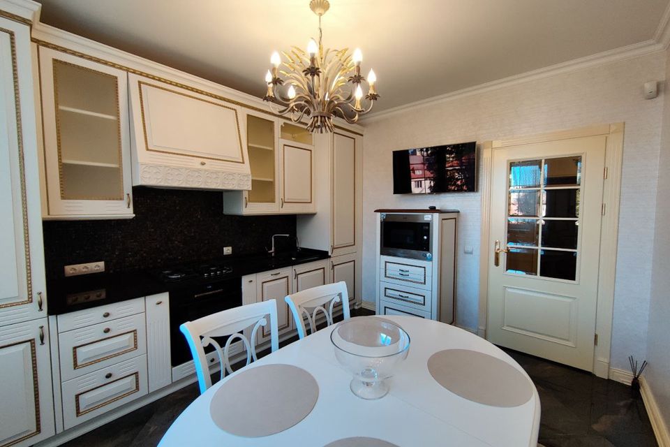 Продаётся 3-комнатная квартира, 98.3 м²